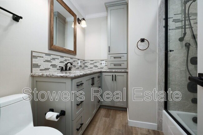 Building Photo - 823 Mohawk Dr