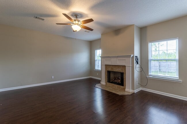 Building Photo - 1303 Windrow Dr