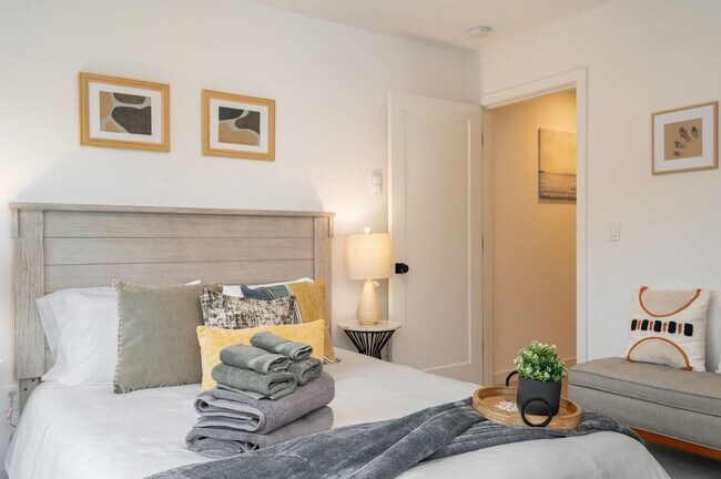 Building Photo - 6125 Sand Point Way NE