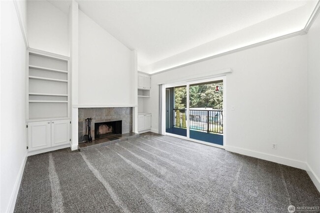 Building Photo - 4641 W Lake Sammamish Pkwy SE