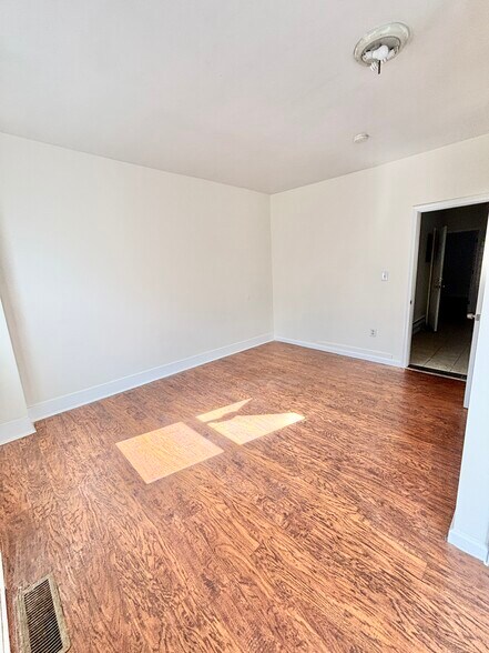 Building Photo - 1025 Mount Vernon St