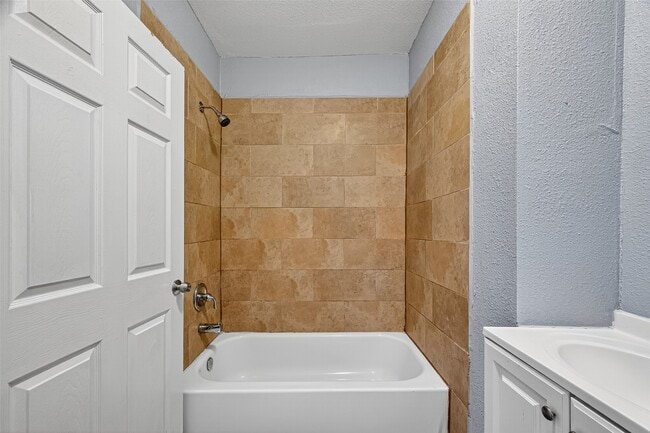 Building Photo - 10106 Sierra Dr