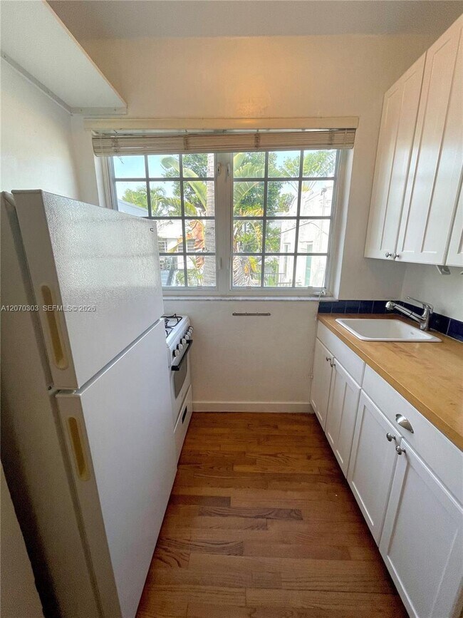 Building Photo - 741 15th St