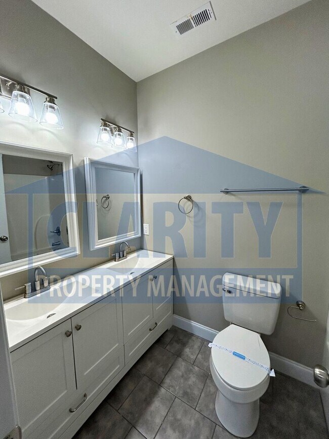 Building Photo - Two bedroom townhome in great, central location!