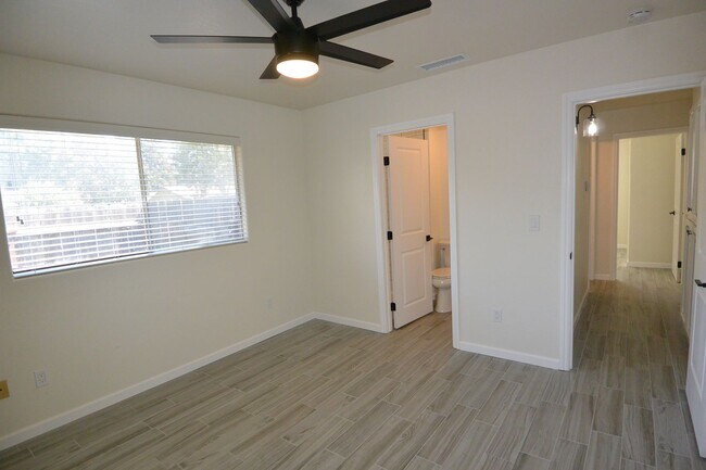 Building Photo - 1711-1715 E Princeton Ct