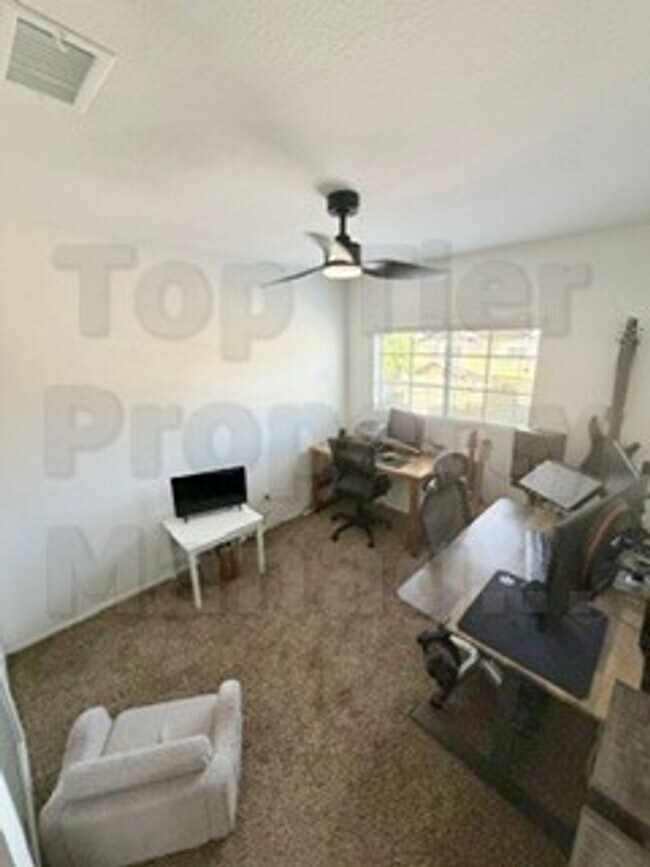 Building Photo - Beautiful 3 bed / 2.5 bath / 1,227 sqft House in Oceanside's Emerald Point