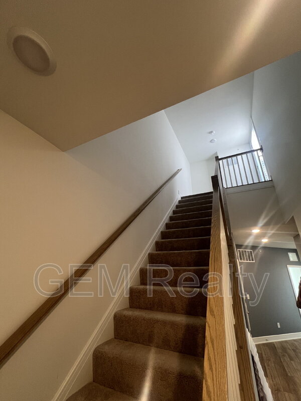 Building Photo - 42710 Darala Dr
