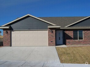 Building Photo - 2 BED | 2 BATH | DOUBLE GARAGE | TOWNHOME ...