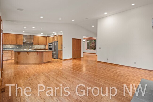 Building Photo - Gorgeous 3,400sf Golf Course Craftsman on ...