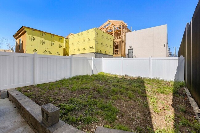 Building Photo - 206 Fulton Ave