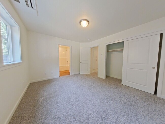 Building Photo - Sylvan Street Duplex