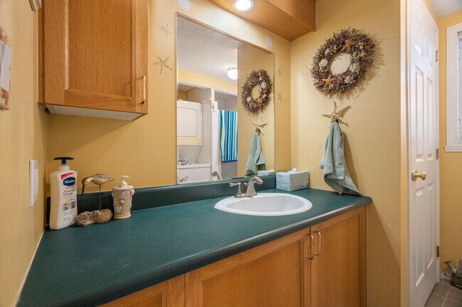 Building Photo - 28 Shoals View Dr