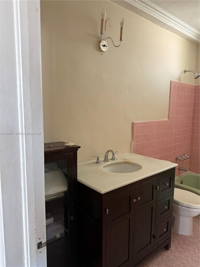 Building Photo - 1070 98th St