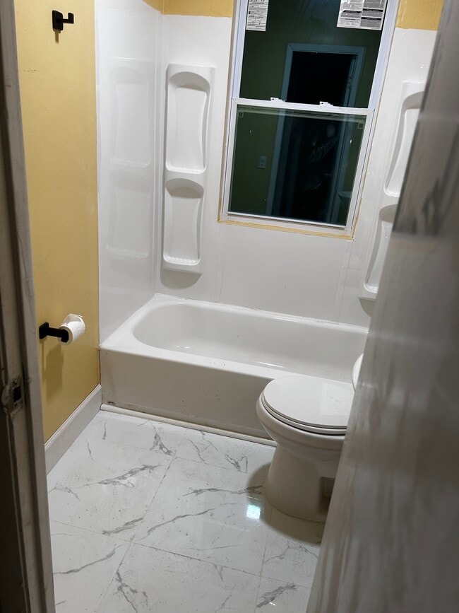 Building Photo - 600 Satsuma Rd