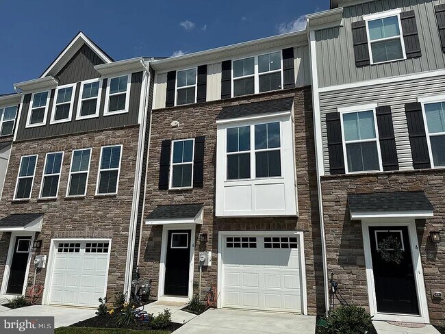 Building Photo - 6 Foxwood Dr
