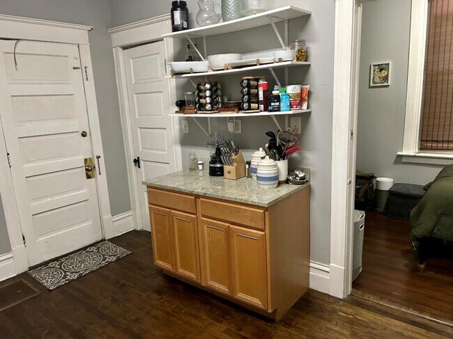 Building Photo - 2 bedroom in Chicago IL 60614