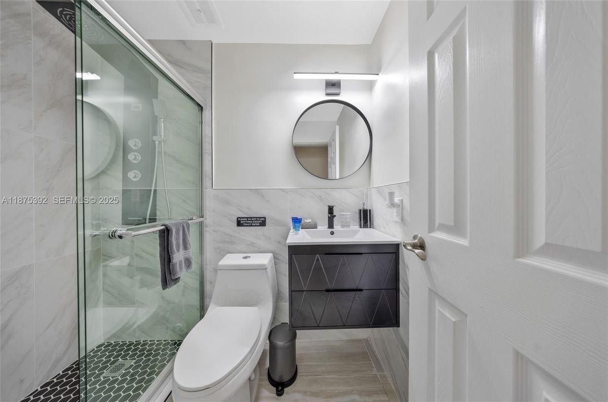 Building Photo - 5740 NE 19th Ave