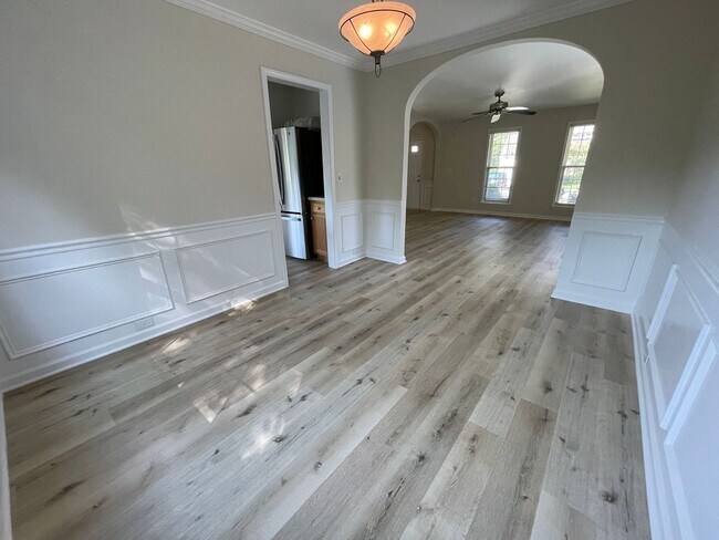 Building Photo - Beautiful, updated 3br 2.5 ba home with garage, fenced-yard in Home Valley Farms Now Available!