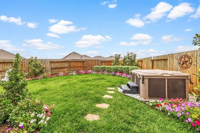 Building Photo - 16746 Highland Country Dr