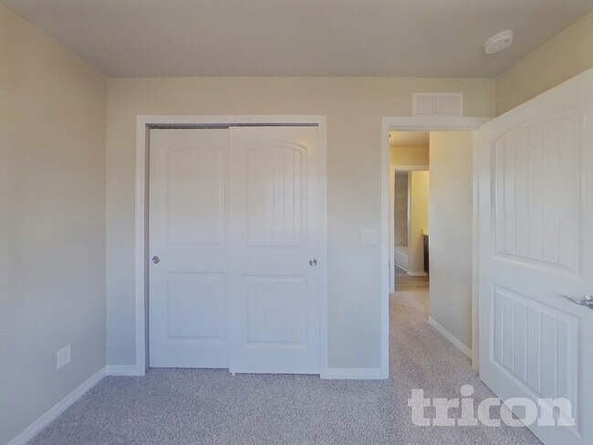 Building Photo - 10865 Aliso Dr