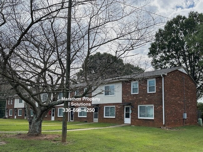 Building Photo - 105 Plaza Oaks Rd