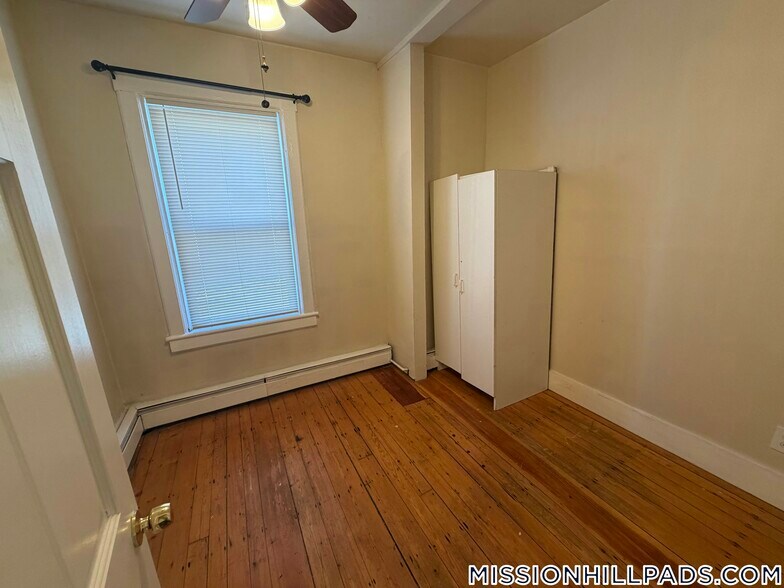 Building Photo - 19 Sachem St