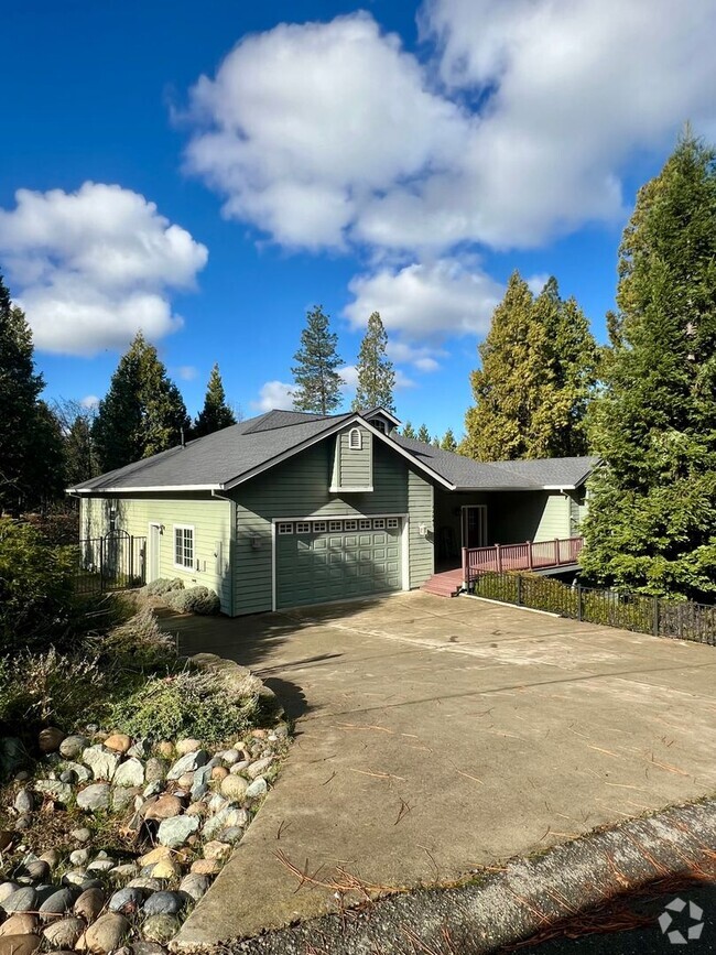 Building Photo - Large Home in Jackson Pines