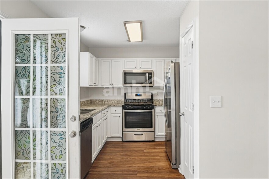 Building Photo - 294 Greystone Cir