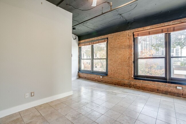 Building Photo - Beautiful 1 Bed- 1 Bath in Houston Place Lofts- Downtown Fort Worth- 76102