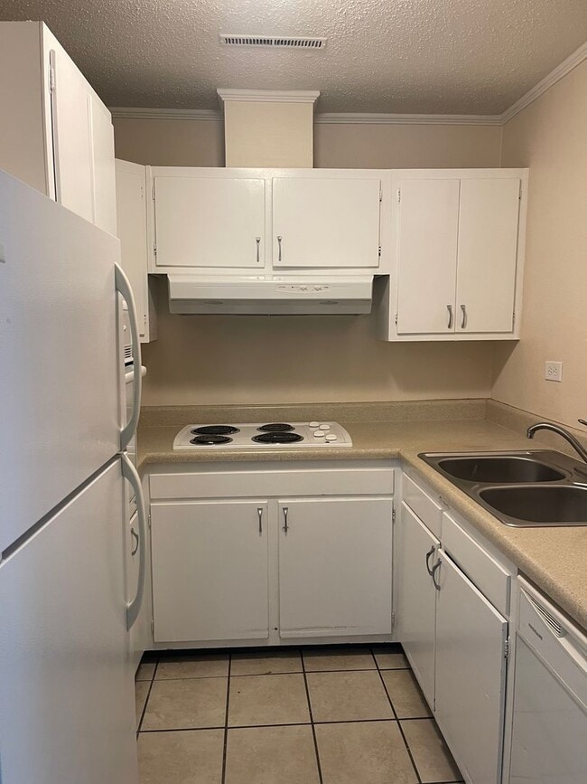 Building Photo - Spacious Duplex located off of South Milledge Avenue! Available soon!