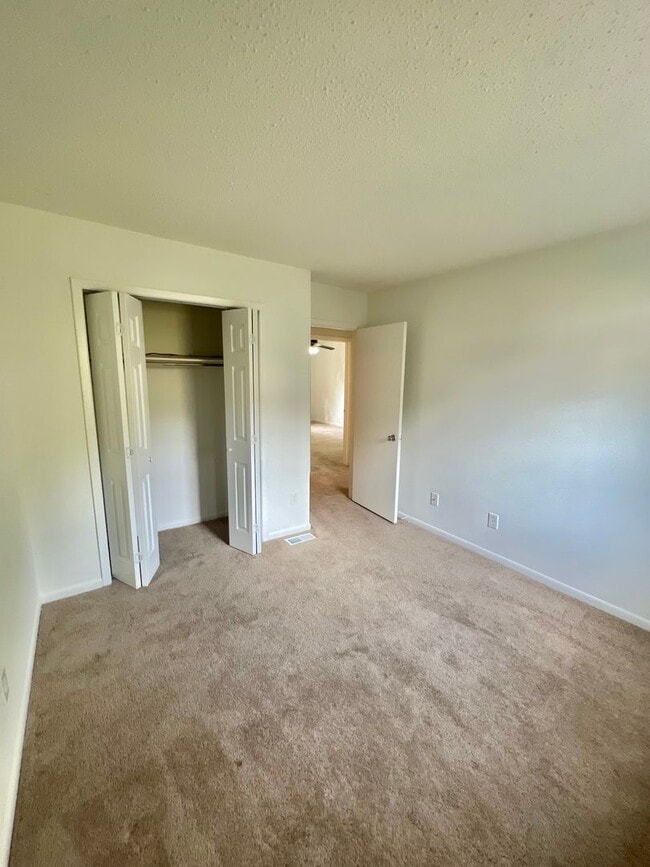Building Photo - Extremely Spacious Townhome by South Park