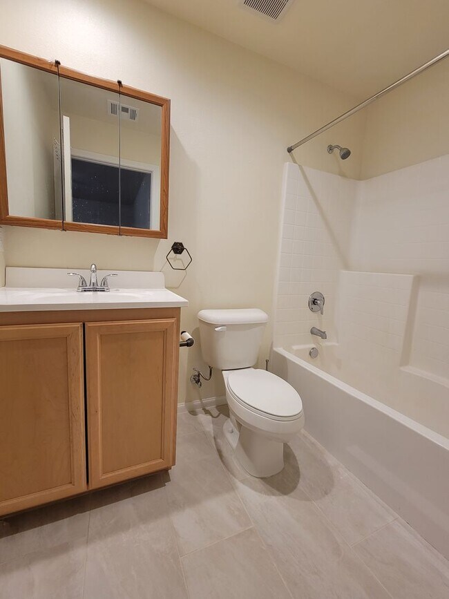 Building Photo - Stunning 4-Bedroom Home in Imperial