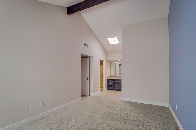 Building Photo - 2601 Ashe Rd