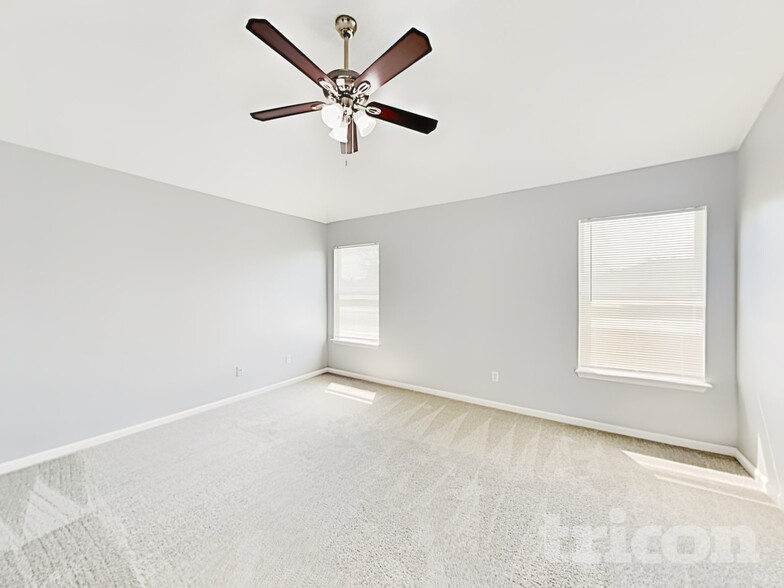 Building Photo - 6830 Shoreline Ln
