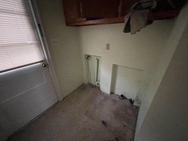Building Photo - 136 Pottsville St