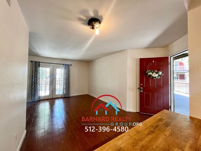 Building Photo - 402 N Fredericksburg St