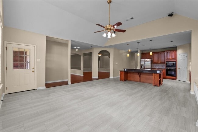 Building Photo - 2758 Laguna Pointe Dr