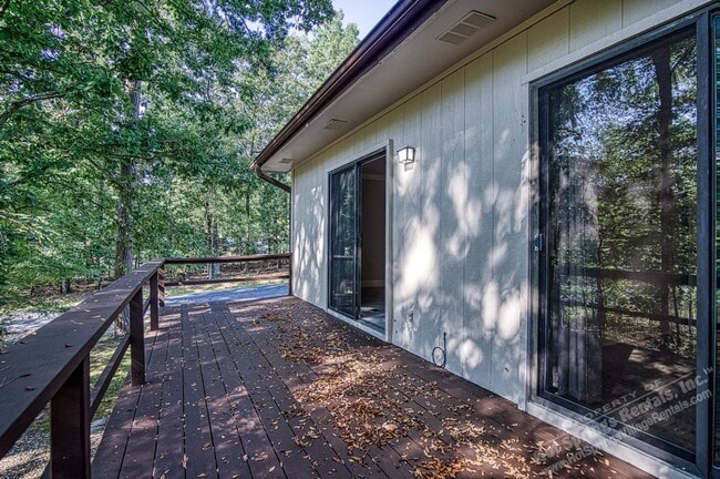 Building Photo - West Gate Area | LaCoruna Courts| Townhome | Unfurnished