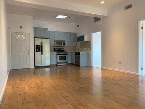 Building Photo - York Apartments