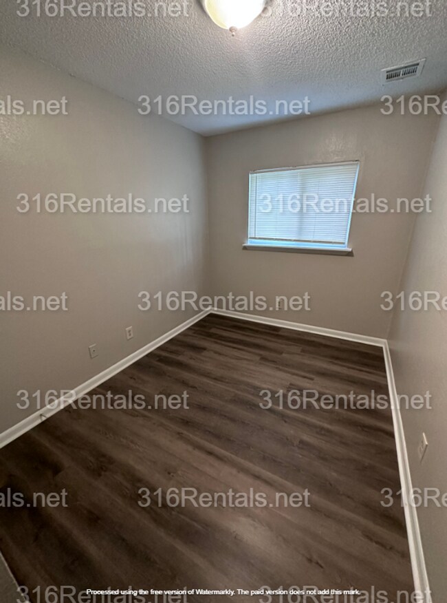 Building Photo - $745 - COMING SOON! Accepting SECTION 8/ Housing Voucher 3 bedroom / 1 bathroom - Remodeled Apart...