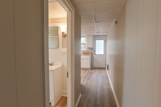 Building Photo - 226 W Simpson St