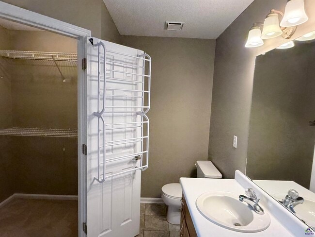 Building Photo - 106 Quail Hollow Dr
