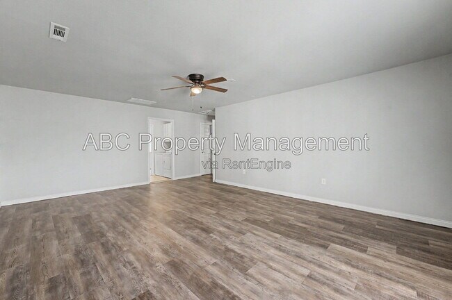 Building Photo - 3345 W Essex Dr