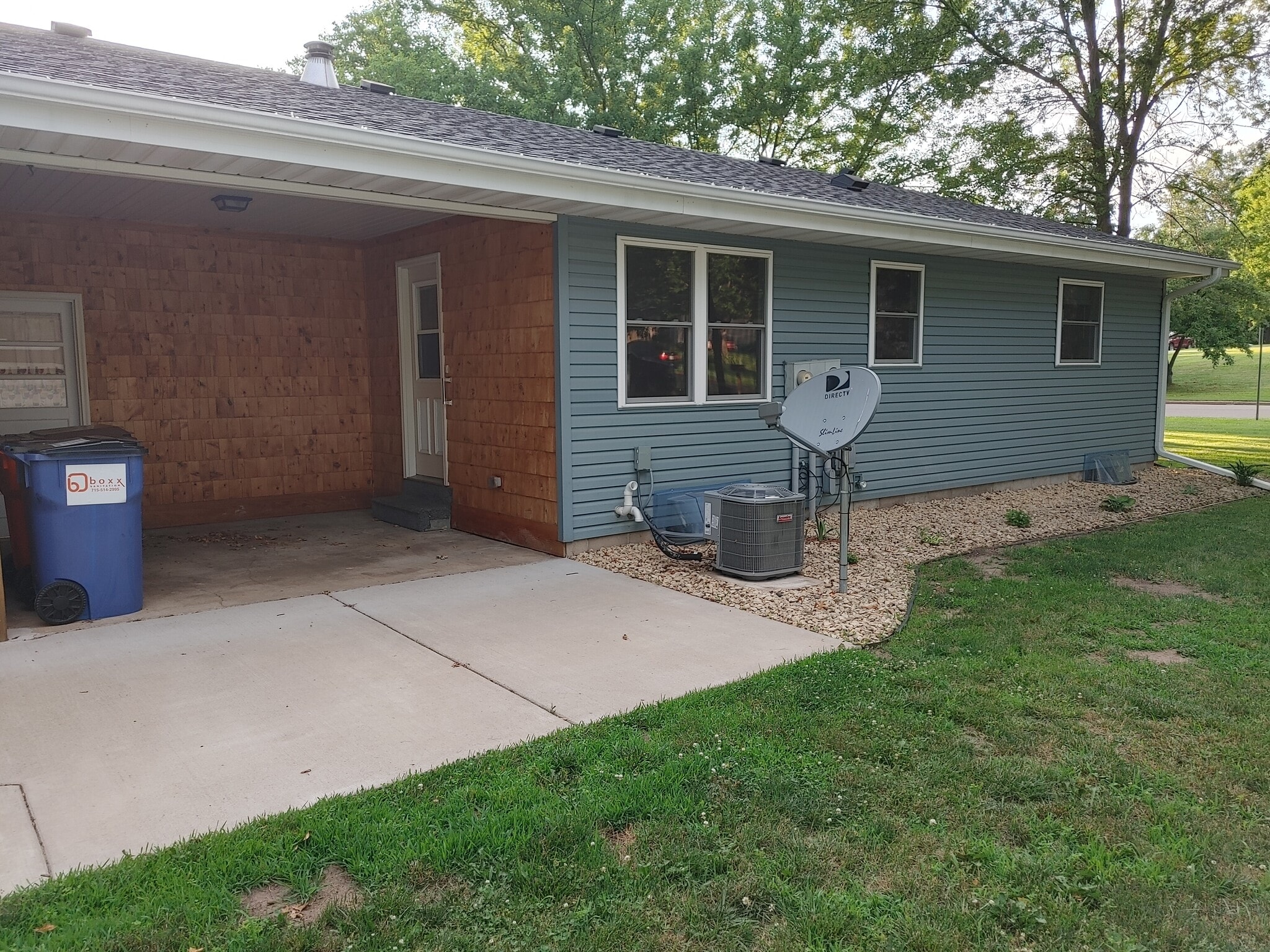 Building Photo - 1027 Sunset Ln
