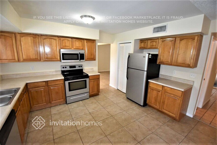 Building Photo - 16517 Foothill Dr