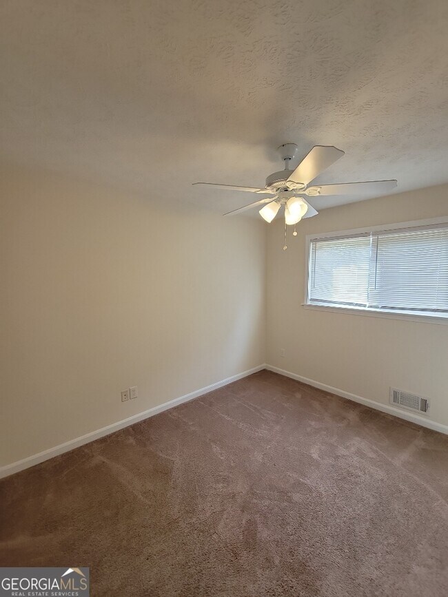 Building Photo - 463 Rock Meadow Dr