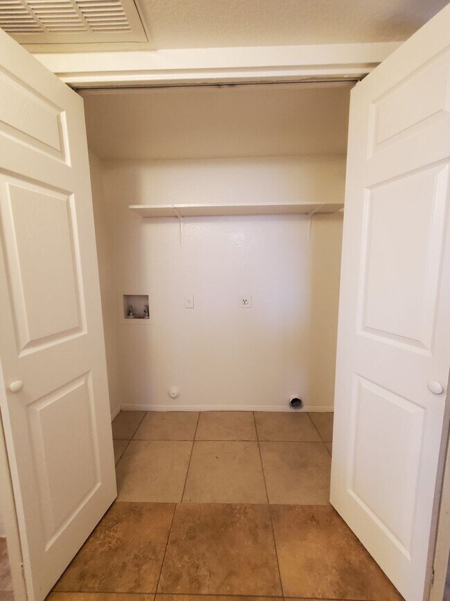 Building Photo - 4533 E Contessa St