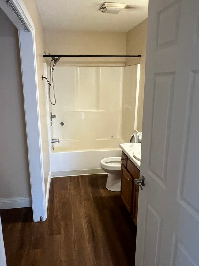 Building Photo - Beautiful 2/1 House in pass Christian, MS