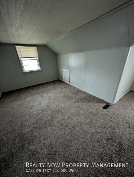 Building Photo - 27471 Forestview Ave