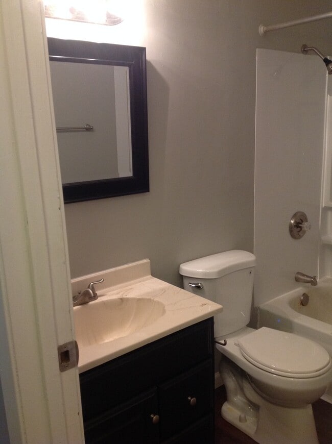 Building Photo - Southside 3 Bedroom with Fenced Yard!